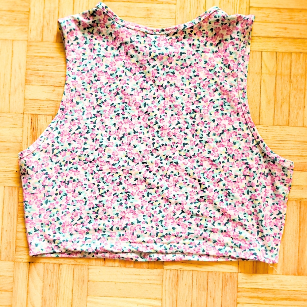 Ardene Floral Sleeveless Crop Top – Pink & Green Micro Flower Print, XL (Fit M) - Picture 2 of 9